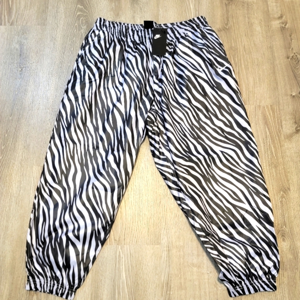 BRAND NEW Nike Sportswear Icon Clash Animal Print Pants Womens Size: 1X